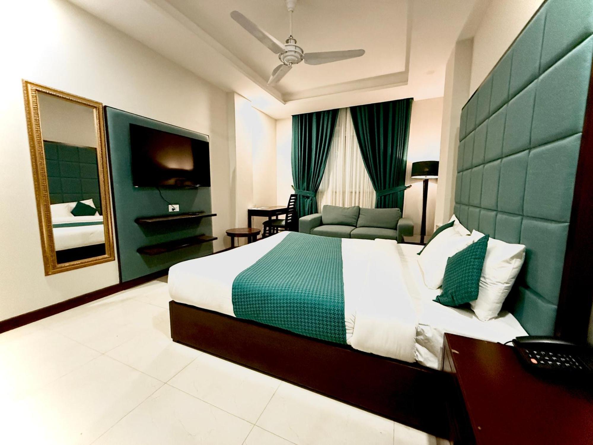 Atlas Hotel Islamabad Bagian luar foto